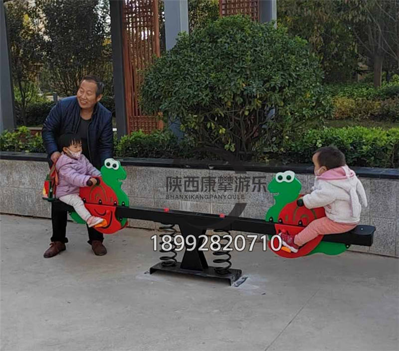 兒童游樂(lè)設(shè)備-蹺蹺板