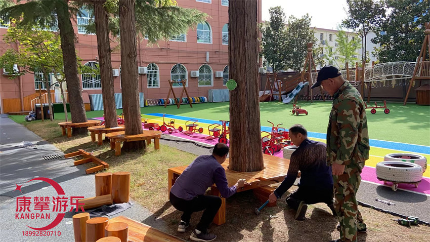 西安鄠邑區(qū)幼兒園木質(zhì)游樂拓展安裝過程