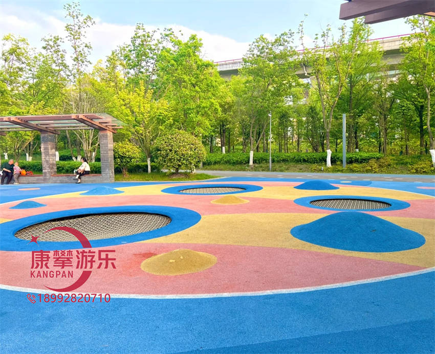 蹦床 蹦床